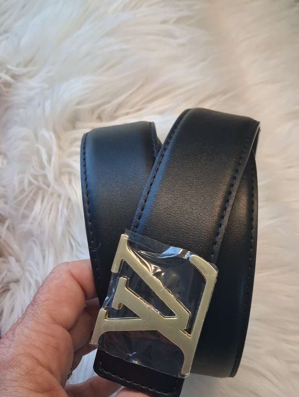 NWOT Men's Black Leather Belt with Gold LV Buckle - Picture 2 of 6